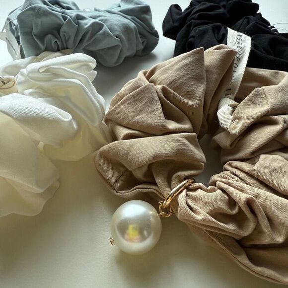 NWT Anthropologie Pearl Charm Scrunchies, set of 4 - Picture 4 of 6